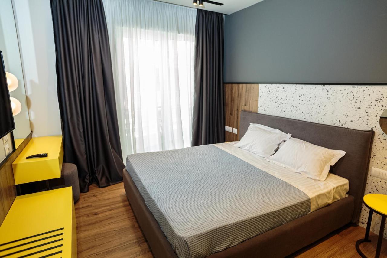 Hotel Visar - Apartments Vlorë Exteriör bild