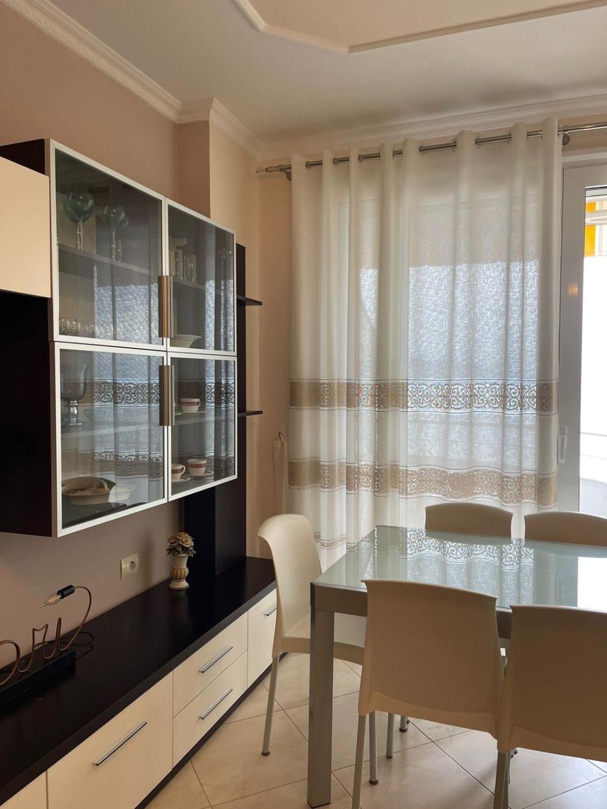 Hotel Visar - Apartments Vlorë Exteriör bild