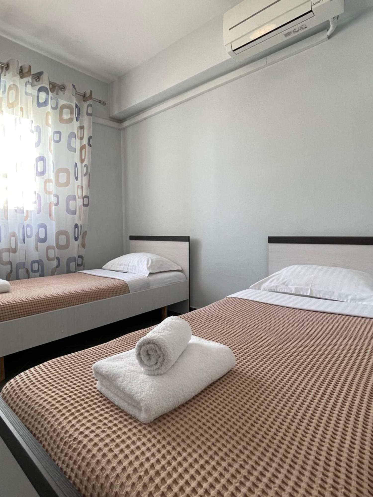 Hotel Visar - Apartments Vlorë Exteriör bild